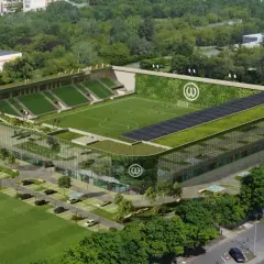 Nowoczesny stadion Warty Poznań z zielonymi dachami, panele słoneczne i pionowy ogród na ścianie.