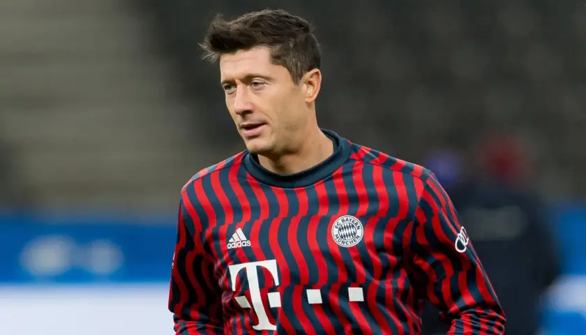 Robert Lewandowski, piłkarz roku FIFA, w koszulce Bayernu Monachium.