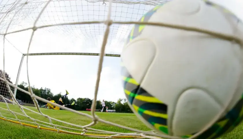 Jak dobrać odpowiedni rozmiar piłki do sportu i wieku gracza